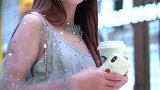 小姐姐好好看啊，冲我笑了，我感觉我恋爱了！