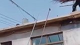 这样从屋顶下来一般人不敢