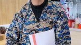 我只想吃个拉面，又碰到那个服务员，我只想好好吃饭就不行吗？