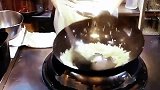 一分钟一份炒饭，不愧是广东来的大厨，而且还这么便宜
