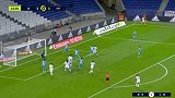 第42分钟里昂球员埃卡姆比射门 - 被扑