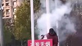 街边的无烟烤地瓜，正在酷酷冒白烟！