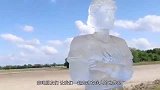 老外作死用1万美元的冰雕测试火焰喷射器，网友：冰与火之歌