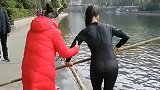 能把一根竹子当船只，小姐姐足足练习了八年的时间