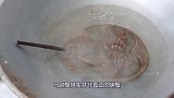 大叔街头现烤“马蹄蟹”，50元一只抢着买，看到成品流口水！