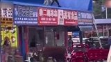 广西南宁：大黄牛受惊发狂 一路横冲直撞 民警果断出手！