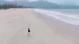 鹿方宁和凌睿海边见面，才发现自己就是凌睿的青梅，甜得我牙疼！