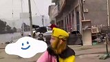 路人拍到悟空做飞饼失手瞬间
