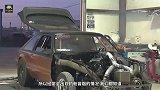 当汽车机舱出现冒烟时，应当如何判断是自燃还是开锅？