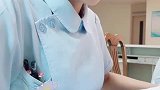 采访护士小姐姐一个月能挣多少钱，不料护士这个回答，我给一百分