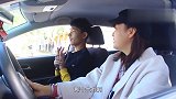小伙在媳妇车上发现了一包烟，便问导航，导航的回答太搞笑了
