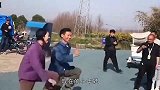 姑娘，注意形象，我都要被你俩给笑岔气了！