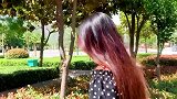 痴情歌手一首民谣《弯弯的月亮》歌声依旧，人美歌甜