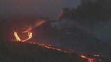 西班牙火山熔岩仍在蔓延 2个月不断出现新喷发口