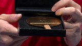 世乒赛男团颁奖 樊振东收获最有价值球员称号