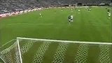 足球-06年-哥伦比亚门将路易斯马丁内斯开大脚攻破库茨萨克大门-花絮