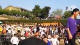 做人不能太嘚瑟，这下子尴尬了吧