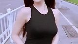 美丽的女人，你性感迷人，我觉得我要坠入爱河了