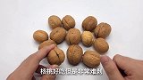今天才知道，剥核桃原来这么轻松，学会这个技巧，剥花生一样简单