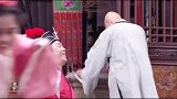 文才有铁头僧撑腰挑衅杀手，不料他找错了光头，铁头僧已经开除了