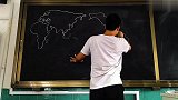 安徽的一名高中地理老师随手快速板画世界地图