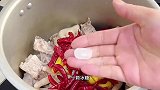 今天做了粘嘴巴的排骨烧鸡爪，酱香味浓郁软烂脱骨，真的超好吃的