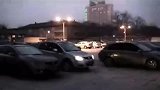 停放的一辆普通轿车，突然变成UFO转瞬飞走