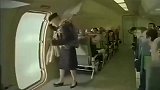 空姐直接跳机，留下乘客一脸懵，法国航班到点就下班？
