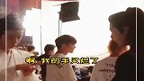 当小宝第一次看见大宝，心里就有了主意！