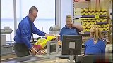 外国人真是太会玩了，超市所有商品居然按斤结账