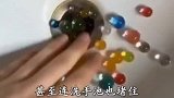 外国小伙玩水宝宝玩嗨了，竟把下水道堵住，真是不作死就不会死！