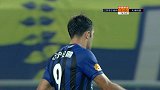 特谢拉轻巧磕球摆脱权健2人包夹 长传球吊入禁区被权敬原解围出去