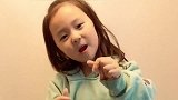 宝贝跳舞的时候，节奏感真的超级强