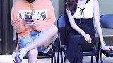 漂亮女人身边不能乱坐，风险比较大，