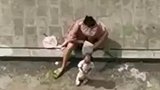 一女子当街狂扇孩子耳光