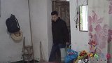 女婿出差回家发现丈母娘捡废品，得知岳父生病，女婿做法让人暖心