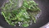 香椿炒鸡蛋还要焯水吗？教你正确做法，这样做味道更鲜美，试试吧