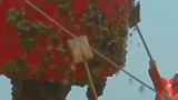 海上航标超重, 维修工为了减重, 含泪竟铲下生蚝就吃