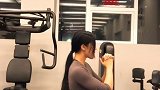 快过年了 健身房也没人抢器械了 真开心