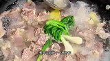 用番茄土豆炖的牛腩,汤汁真的很鲜很浓郁,肉质超软烂,太过瘾了