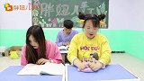 短剧：胖妞上课偷玩无硼砂泥，老师为了治胖妞竟想出妙招，太逗了