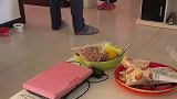 爸爸因为学习考试训斥妹妹，却一直忽略了她的长处