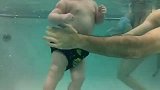 综合-15年-小婴儿水下潜泳萌哭网友 国外网站点击2000万的视频-新闻