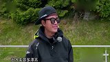 花样男团：贾乃亮被调侃下水像出水芙蓉，讲喜欢粉色泳衣惊呆众人