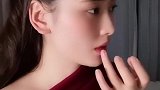 没有口红，拍这个唇膏涂了好几遍了。