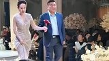 妈妈盛装出席女儿婚礼，一出场颜值气质惊艳宾客