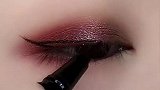 眼线教程来了，看三遍就会，再也不怕画眼线了