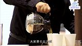国外七旬酒鬼老头当咖啡师，咖啡都端不稳，却固执的不肯放弃