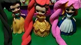 贝尔听说王子喜欢黑色头发的公主，她就和白雪换了头发