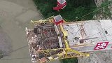 四川和云南峡谷上修建大桥，工人在百米高空作业，为工人点赞